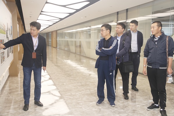 02参观天行官方在线入口总部.JPG