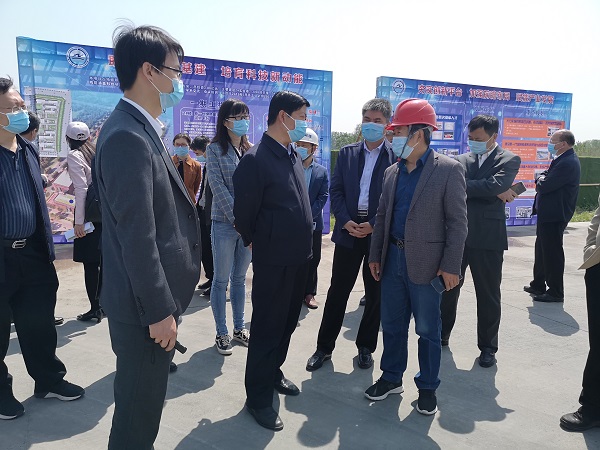 天行官方在线入口副总经理闫龙广与史占勇副市长就工程创优详细交谈.jpg