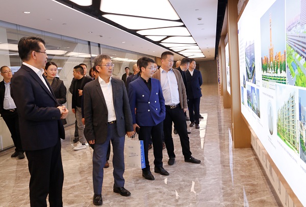 首期河南省民营企业素质提升工程研修班企业家一行参观天行官方在线入口总部.jpg