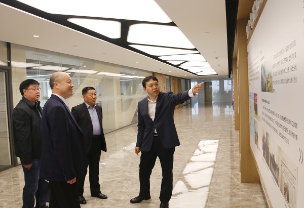 1、参观天行官方在线入口总部文化走廊.jpg